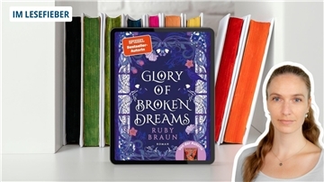 Dieses magische Grandhotel steckt voller dunkler Geheimnisse (Mit Verlosung) Eine Frau vor einem Bücherregal. Im Hintergrund sind bunte Bücher zu sehen, im Vordergrund das Cover von „Glory of Broken Dreams“ von Ruby Braun.