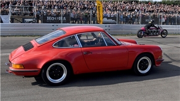 Der rote Porsche von Holger „Holgi“  Henze 2018 bei der Neuauflage des „Werner-Rennens“.