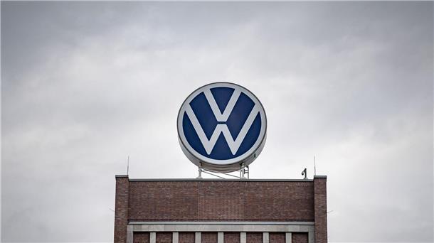 Der russische Autobauer Gaz hat vor Gericht beantragt, VW zu einer Vertragsstrafe von 190 Millionen Euro zu verurteilen.