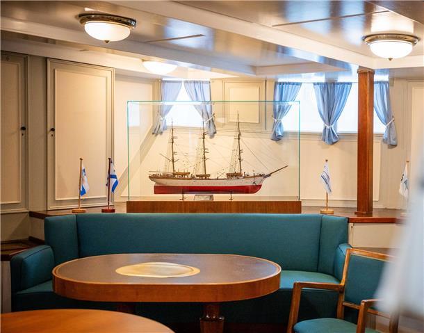 Maritime Tage Bremerhaven: So wohnt man unter Deck der schönsten Schiffe (Fotos) Der Salon auf der „Schulschiff Deutschland“ ist altmodisch und liebevoll eingerichtet und gepflegt.