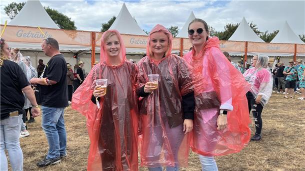 Der Samstag beim Sandstedter Sommer stand ganz im Zeichen von Schlager und Party...