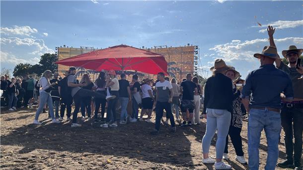 Der Samstag beim Sandstedter Sommer stand ganz im Zeichen von Schlager und Party...