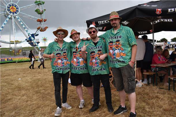 Der Samstag beim Sandstedter Sommer stand ganz im Zeichen von Schlager und Party...