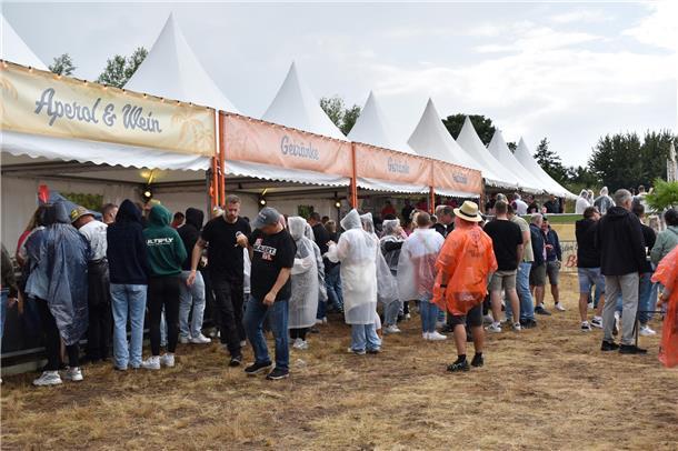 Der Samstag beim Sandstedter Sommer stand ganz im Zeichen von Schlager und Party...