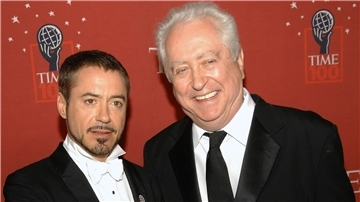 Der Schauspieler Robert Downey Jr. (l) und sein Vater Robert Downey Sr. im Jahr 2008.