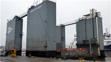 Der Schiffbaubetrieb RS Heise betreibt das 34 Meter lange Schwimmdock „Wilhelmina“.