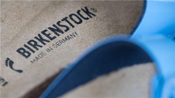 Der Schuhhersteller Birkenstock hat die Bedingungen für seinen in den USA geplanten Börsengang festgelegt.