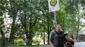 Der Schulbus fährt zwar in Ehestorf, kostenlos mitfahren darf der Grundschüler laut Landkreis aber nicht. Dabei wohnt er direkt an der Haltestelle.