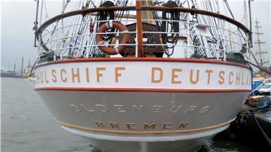 Der Schulschiff-Verein sieht in Bremen-Nord kaum noch Perspektiven. Eine Verlegung der „Schulschiff Deutschland“ sei eine Möglichkeit. Dafür vermisst er aber eine Initiative des Magistrats.