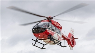 Der schwer verletzte Achtjährige musste von einem Rettungshubschrauber ins Krankenhaus geflogen werden. (Symbolbild)
