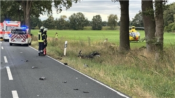 Der schwerverletzte Motorradfahrer kam per Helikopter in eine Klinik.