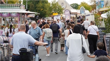 Der Selsinger Herbstmarkt lockte auch in diesem Jahr zahlreiche Besucher in den für den Autoverkehr gesperrten Ortskern.
