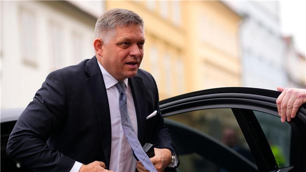 Der slowakische Ministerpräsident Robert Fico besucht Kremlchef Wladimir Putin. (Archivbild)