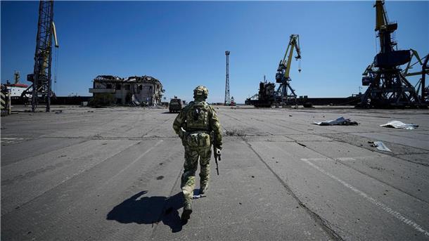 Russe gesteht Kriegsverbrechen und wird verurteilt Der Soldat soll bereits im vergangenen Sommer erzählt haben, unweit der ukrainischen Hauptstadt Kiew einen Zivilisten erschossen zu haben (Symbolbild).