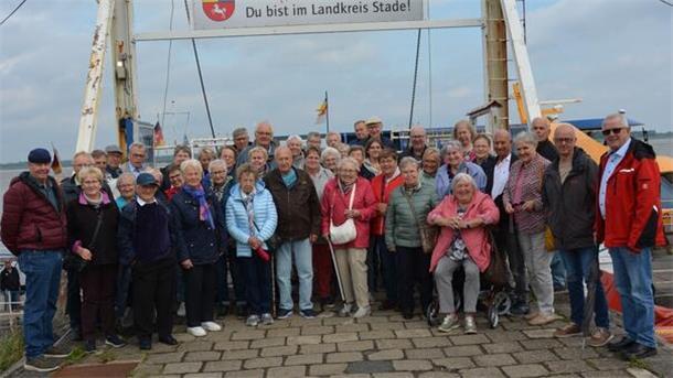 Der Sozialverband Heeslingen und die „fidelen Reisefreunde“ zu Besuch im Alten Land.