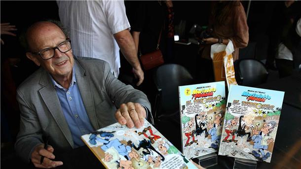 Der spanische Comic-Zeichner Francisco Ibáñez bei einer Signierstunde (2015). Jetzt ist er mit 87 Jahren gestorben.