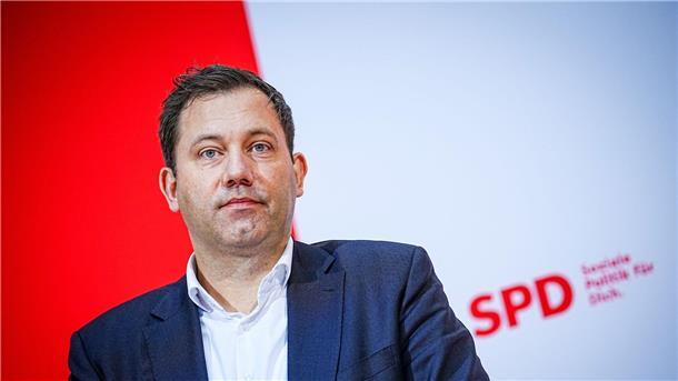 Klingbeil für Verteidigungs-Bündnis mit Industrie Der SPD-Bundesvorsitzende Lars Klingbeil bei einem Pressetermin in Berlin.