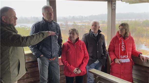 Der SPD-Ortsverein Gnarrenburg informiert SPD-Bundestagskandidatin Frauke Langen über die aktuellen Herausforderungen in Sachen Moor.