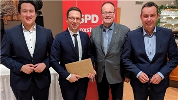 Gruppenfoto der Gäste und Redner beim Neujahrsempfang des SPD-Ortsvereins Loxstedt