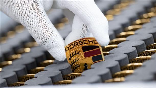 VW-Chef Blume: Kommen beim Sparen gut voran Der Sportwagenbauer Porsche ist bereits länger in schwerem Fahrwasser.
