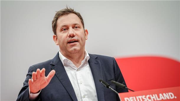 SPD und FDP ermahnen Länder: Mehr Abschiebungen durchführen „Der Staat muss funktionieren, wenn es darum geht, Menschen, die nicht bei uns bleiben können, zurückzuführen“, sagt SPD-Chef Lars Klingbeil.