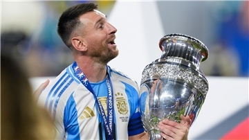 Der Staatsekretär für Sport will, dass Kapitän Messi nach den rassistischen Gesängen im Mannschaftsbus um Verzeihung bittet.