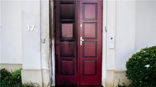 Der Staatsschutz ermittelt, nachdem ein Brandsatz auf eine Synagoge in Oldenburg geworfen wurde.