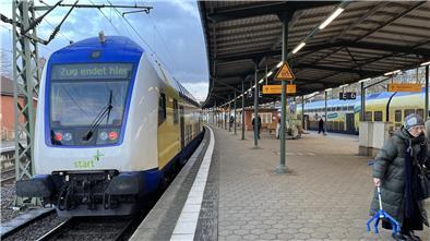 Fahrplanänderung: Die Zuggäste sind entnervt Start Unterelbe Zug