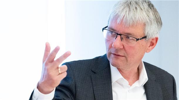 DIHK: Betriebe erwägen zunehmend Verlagerung ins Ausland Der stellvertretende DIHK-Hauptgeschäftsführer Achim Dercks schlägt Alarm