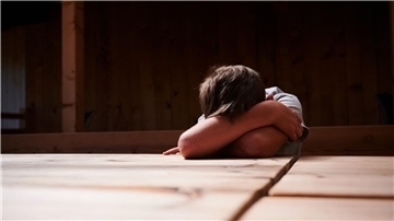Der Studie zufolge fühlen sich mindestens einmal pro Woche mehr als die Hälfte der Kinder erschöpft. (Symbolbild)