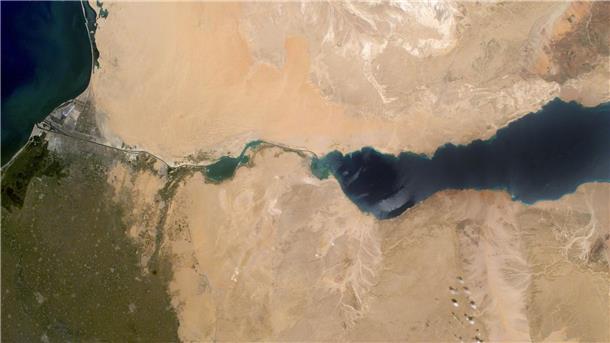 Was wollen die Huthi-Rebellen im Roten Meer? Der Suezkanal verbindet das Mittelmeeer im Norden (l) mit dem Roten Meer im Süden (r).