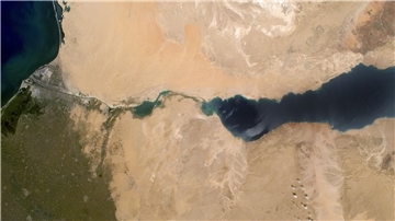 Der Suezkanal verbindet das Mittelmeeer im Norden (l) mit dem Roten Meer im Süden (r).
