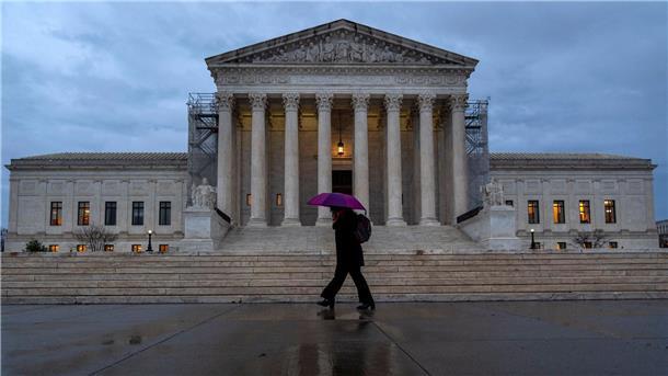 Erfolg für Trump: Supreme Court befasst sich mit Immunität Der Supreme Court ist unter Trump deutlich nach rechts gerückt.