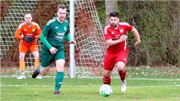 Der SV Sandbostel, hier mit Tobias Ropers (rechts), schaffte es nicht, die 1:0-Führung über die Zeit zu bringen.