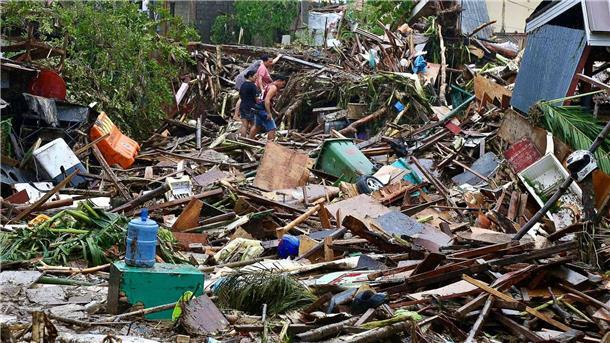Taifun „Kalmaegi“ trifft Philippinen: mindestens sieben Tote Der Taifun hatte mit heftigen Böen gewütet.