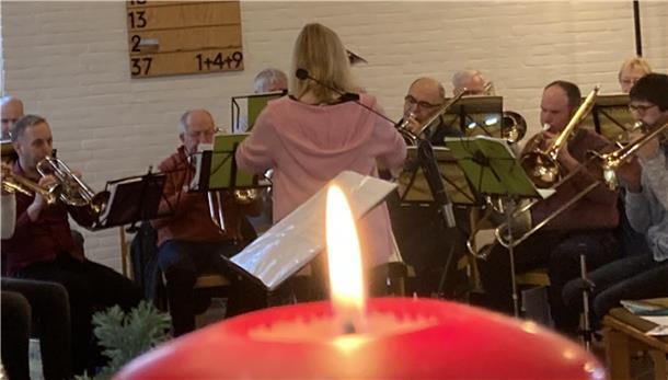 Der Tarmstedter Posaunenchor gestaltet traditionell den Gottesdienst zum 3. Advent.