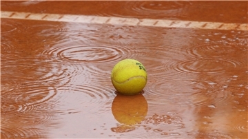 Der Tennisclub Rot-Weiß steht unter Druck: Er soll den Preis für hervorragende Jugendarbeit zurückgeben.