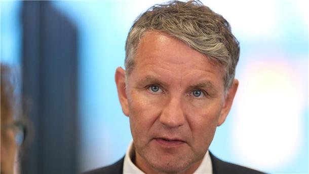 Volksverhetzung? Anklage gegen Höcke auf den Weg gebracht Der Thüringer AfD-Fraktionsvorsitzende Björn Höcke - nach eigener Aussage wure seine Immunität bereits zum siebten Mal aufgehoben.