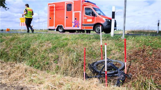Zusammenstoß mit Motorrad - Pedelecfahrer stirbt Der tödliche Unfall passierte auf der Kreisstraße 204 in der Region Hannover.
