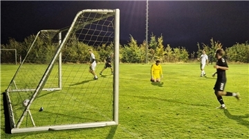 Der Torwart des FC Rüspel/ Weertzen Jan-Niklas Hastedt musste im Pokalspiel gegen FC Nordheide einige Bälle aus seinem Tornetz fischen. 