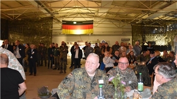 Der traditionelle Hesedorfer Abend fand am Donnerstag zum zehnten Mal im Materialwirtschaftszentrum der Bundeswehr statt.