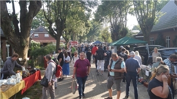 Der traditionelle Plönjeshausener Flohmarkt am letzten Samstag im August war auch in diesem Jahr wieder ein absoluter Besuchermagnet. 