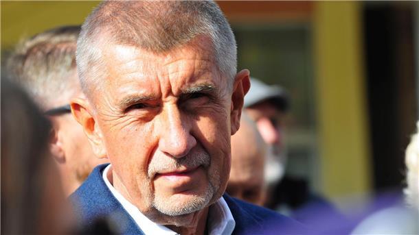 Babis will Minderheitsregierung unter seiner Führung Der tschechische Milliardär und Gründer der Partei ANO, Andrej Babis, bei einem Wahlkampfauftritt im Prager Stadtteil Modrany. (Archivbild)