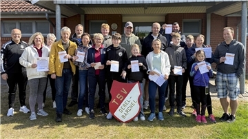 Der TSV Oerel/Barchel hat kürzlich wieder zahlreiche Sportabzeichen verliehen. Auch in diesem Jahr bietet der Verein die Abnahme für alle Interessierten an.