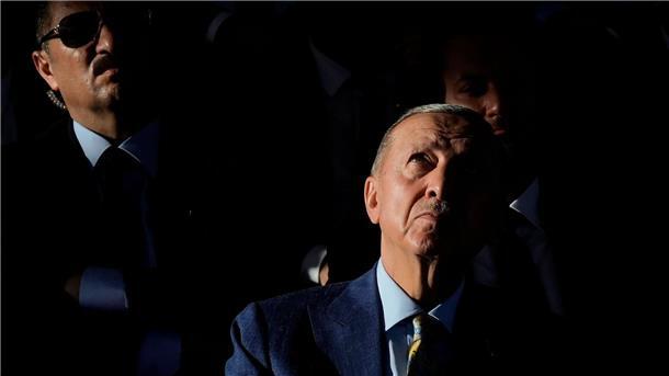 Der türkische Präsident Recep Tayyip Erdogan (r) nutzt den Vertrag von Lausanne, wie es ihm argumentativ beliebt.