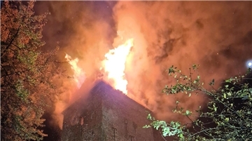 Der Turm der Dionysiuskirche in Bremerhaven-Wulsdorf stand vergangene Woche lichterloh in Flammen.