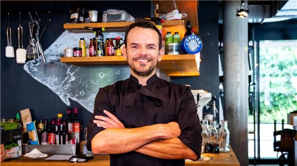 Steffen Henssler: „Kinder auch mal selbst kochen lassen“ Der TV-Koch findet: Auch Kinder sollen Kochen lernen.