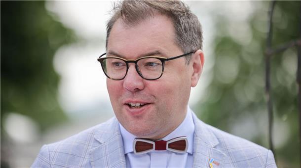 Der ukrainische Botschafter in Deutschland, Oleksii Makeiev, äußert sich zum Kriegsverlauf in der Ukraine.