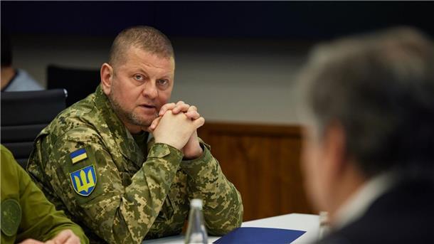 Der ukrainische Oberbefehlshaber Walerij Saluschnyj hat mit der „Washington Post“ über Angriffe auf russisches Staatsgebiet gesprochen.