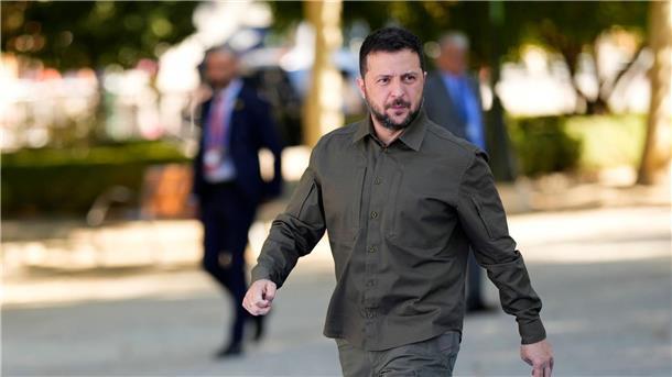 Selenskyj bestätigt Einsatz von ATACMS-Raketen aus USA Der ukrainische Präsident Wolodymyr Selenskyj bestätigt die Lieferung und den ersten Einsatz amerikanischer ATACMS-Raketen.